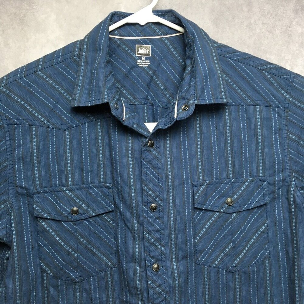 REI Mens Shirt size‎ Medium Short Sleeve Button Up Snap Buttons 2 Pocket Blue